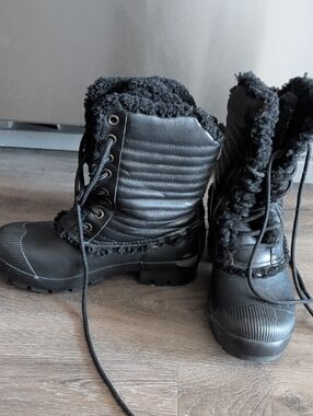 Hunter Black Faux-Shearling Lace-Up Winter Boots
